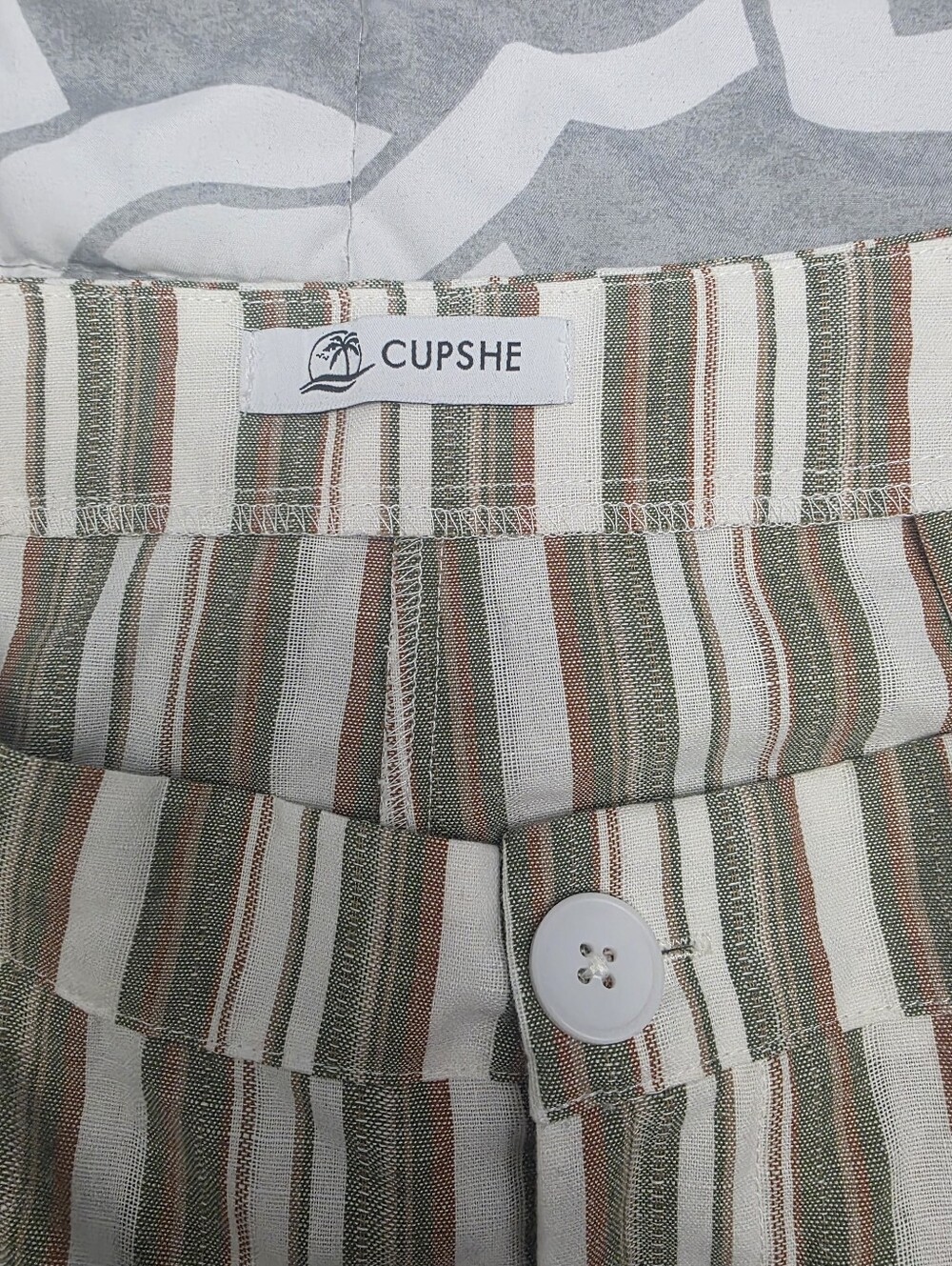 Cupshe 2pc Beige and Green Striped Sleeveless V-Neck Vest And Pants - Picture 4 of 8